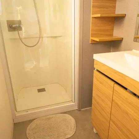 Mobil-home Confortable - 4 Pers. - Api-1-52-2768 *